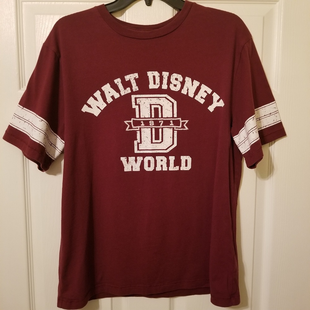 Disney Park Walt Disney Tee size M